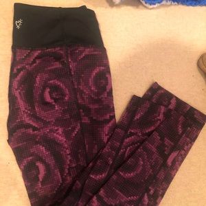 Purple black flower print Betsey Johnson leggings